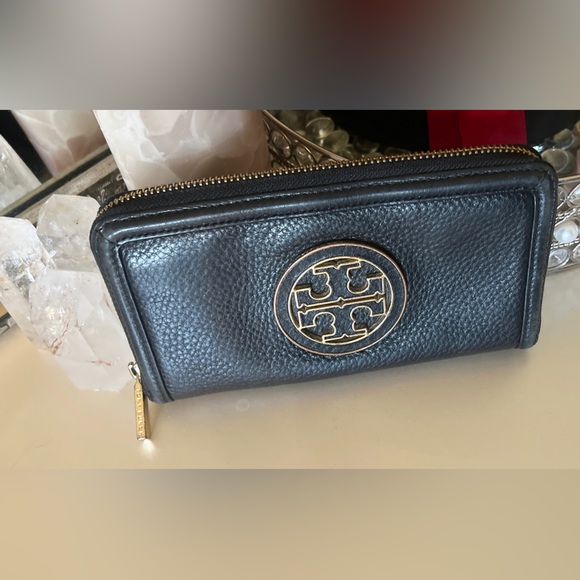 Tory Burch Black zipper around wallet - Picture 4 of 7